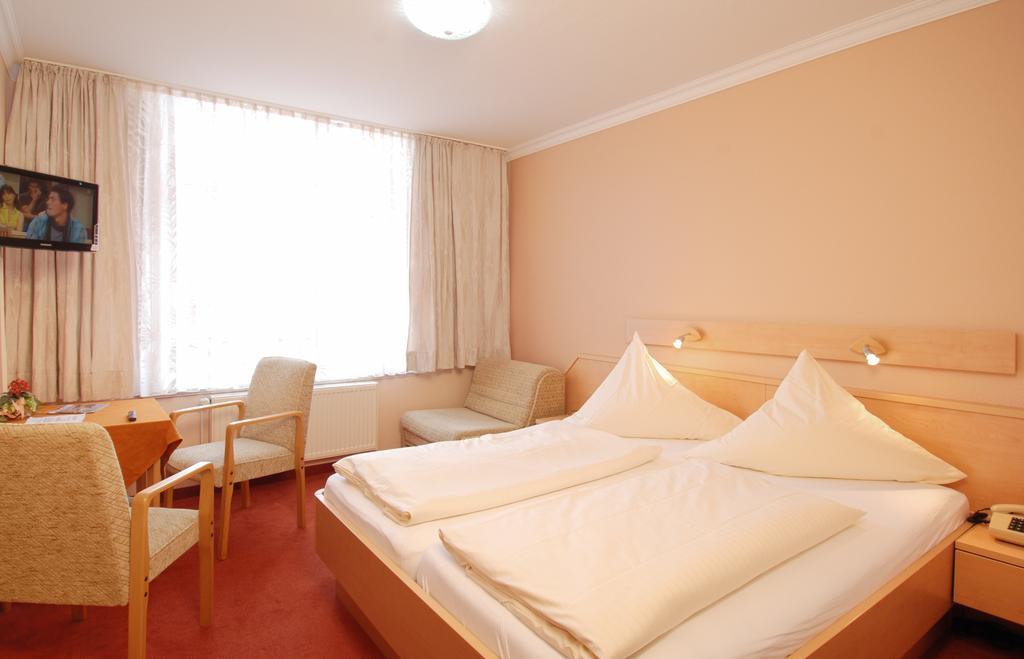 Münchner Löwenbräu Hotel 3*